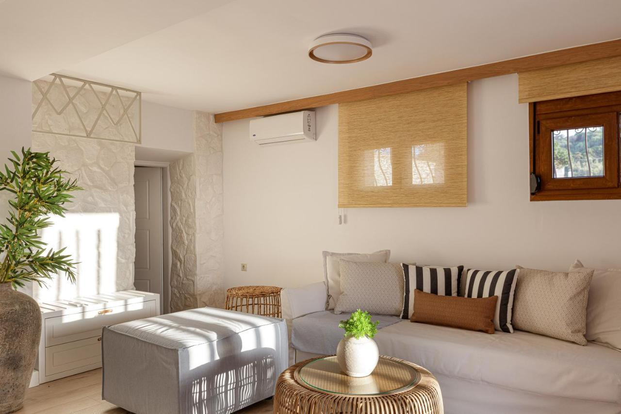 Villa Seashell -Wonderful Newly Renovated Villa On The Beach Galatás Eksteriør bilde