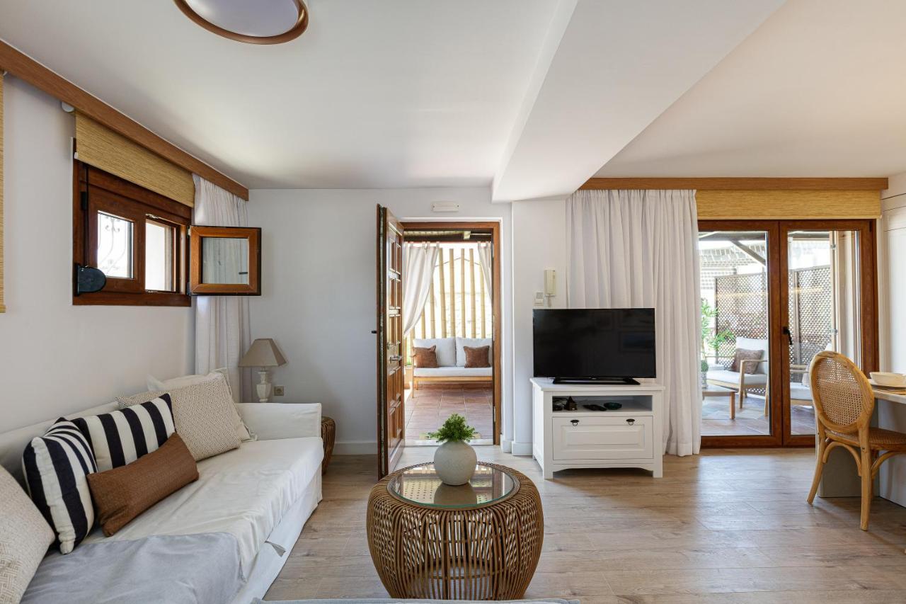 Villa Seashell -Wonderful Newly Renovated Villa On The Beach Galatás Eksteriør bilde
